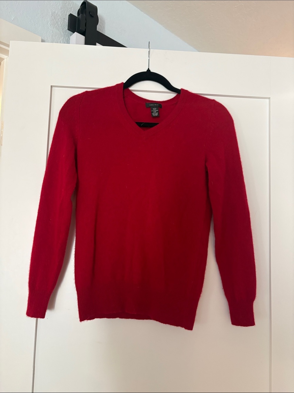 Only Mine Women's 100% 2-Ply Cashmere Deep Red V-Neck Sweater